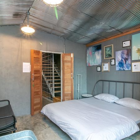Hostel Zhelter'Bkk Bangkok Zewnętrze zdjęcie